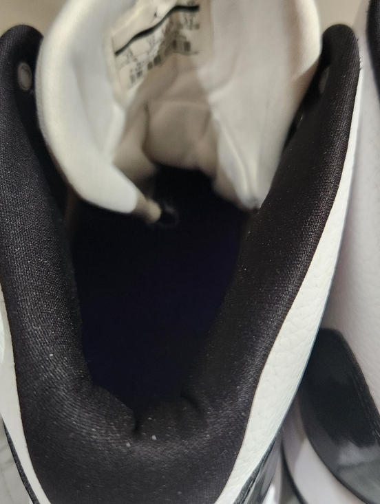 Size 13M Jordan Max Aura \'Concord\' White Dark Concord Black AQ9084-121 Preowned main image 8